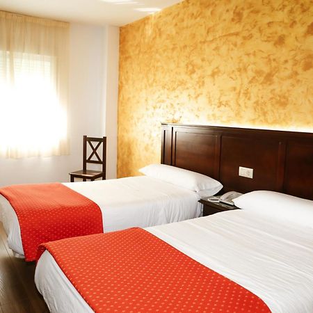 Hotel Restaurante Sostenible La Laguna ブロサス エクステリア 写真