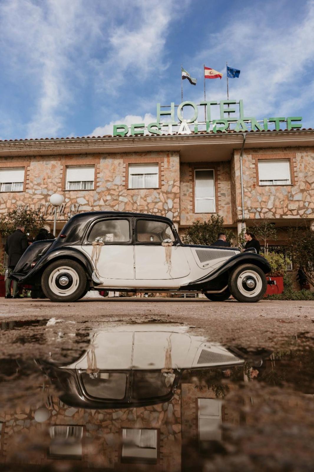 Hotel Restaurante Sostenible La Laguna ブロサス エクステリア 写真
