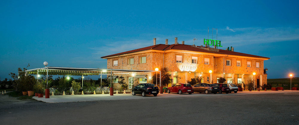 Hotel Restaurante Sostenible La Laguna ブロサス エクステリア 写真